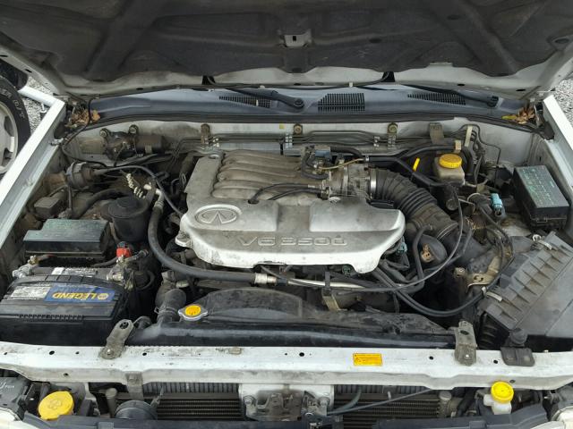 JNRDR09Y53W302028 - 2003 INFINITI QX4 SILVER photo 7