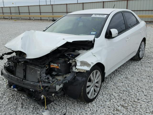 KNAFW4A39B5327296 - 2011 KIA FORTE SX WHITE photo 2