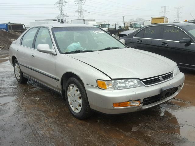 1HGCD5633TA223245 - 1996 HONDA ACCORD LX SILVER photo 1