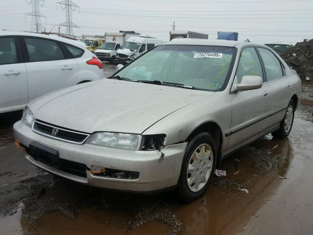 1HGCD5633TA223245 - 1996 HONDA ACCORD LX SILVER photo 2