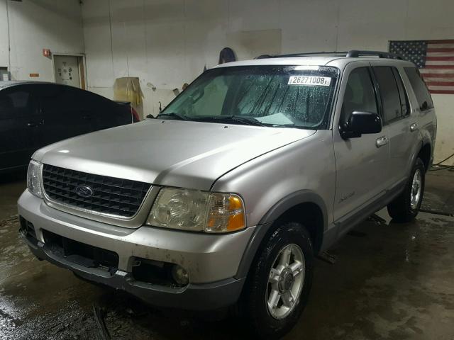 1FMDU73W52ZC83729 - 2002 FORD EXPLORER X SILVER photo 2