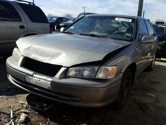 4T1BG22KXYU633314 - 2000 TOYOTA CAMRY CE TAN photo 2