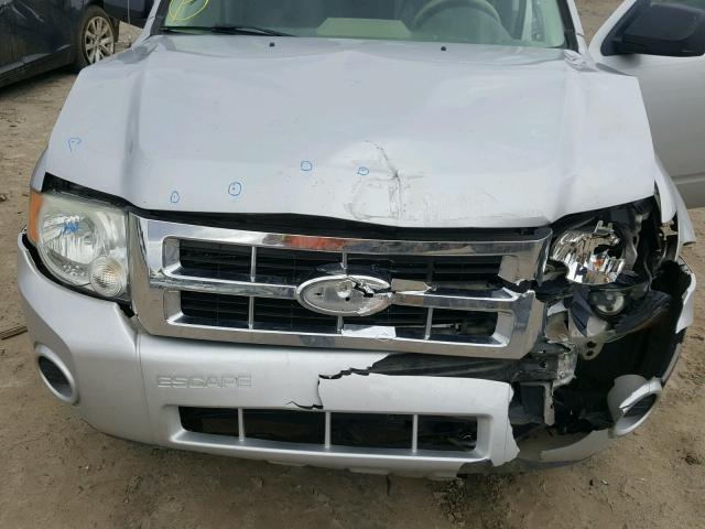 1FMCU92Z48KB15844 - 2008 FORD ESCAPE XLS SILVER photo 7