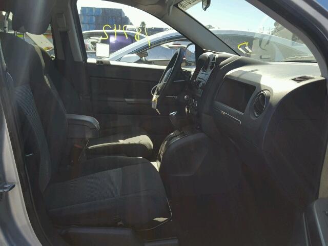 1J4NT1FAXBD289607 - 2011 JEEP COMPASS SP SILVER photo 5