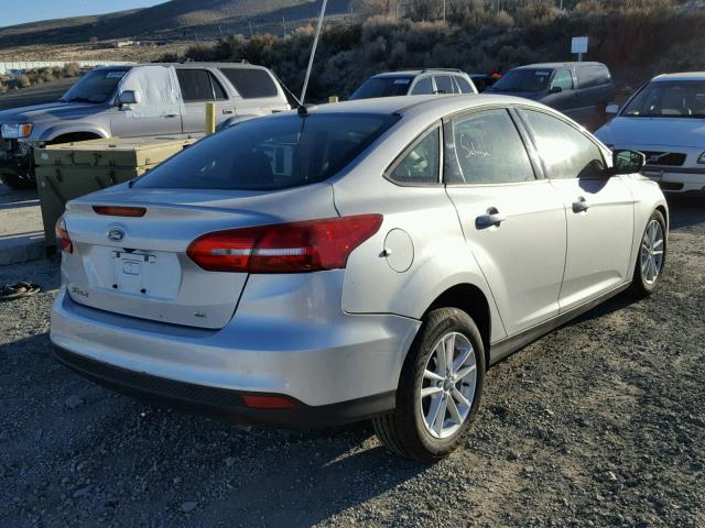 1FADP3F28HL271587 - 2017 FORD FOCUS SE SILVER photo 4