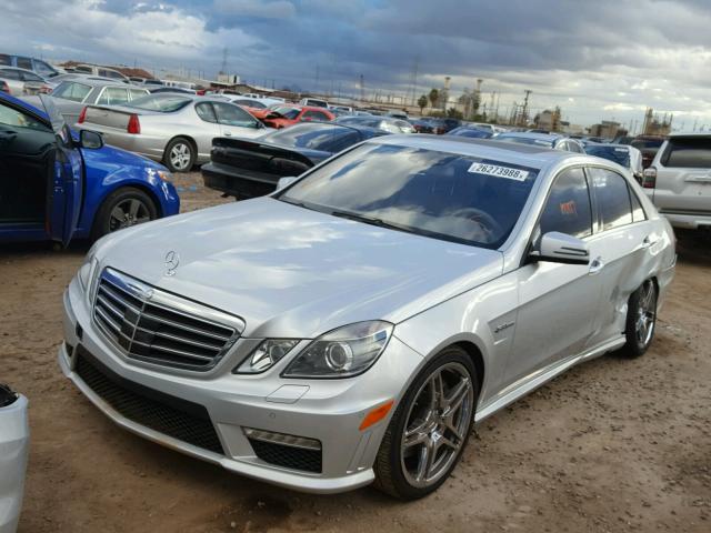 WDDHF7HB9AA117688 - 2010 MERCEDES-BENZ E 63 AMG SILVER photo 2