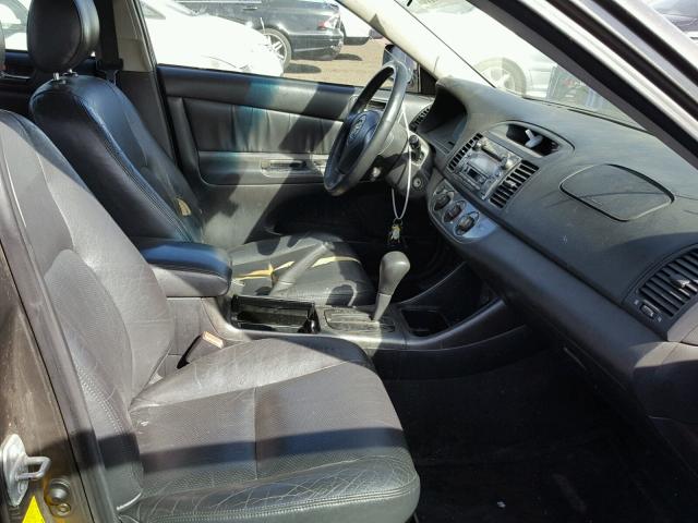 JTDBF30K820066289 - 2002 TOYOTA CAMRY LE GRAY photo 5