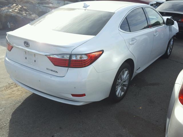 JTHBW1GG1D2027412 - 2013 LEXUS ES 300H WHITE photo 4