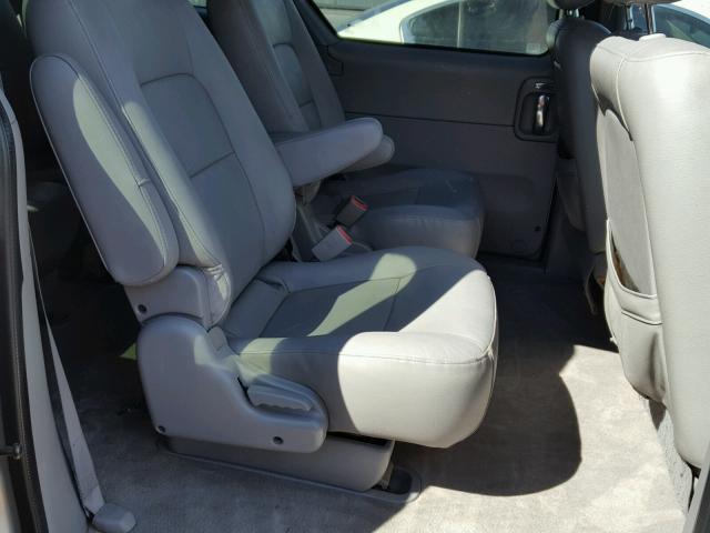 KNDUP131646610592 - 2004 KIA SEDONA EX SILVER photo 6