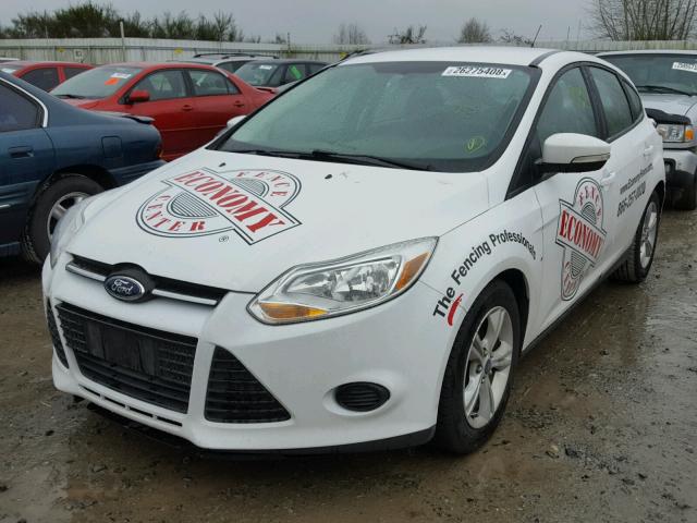 1FADP3K29DL190808 - 2013 FORD FOCUS SE WHITE photo 2