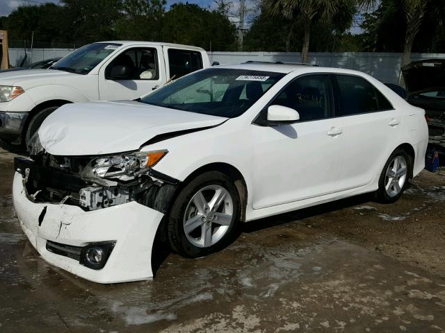 4T1BF1FK0CU175038 - 2012 TOYOTA CAMRY BASE WHITE photo 2