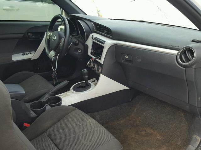 JTKJF5C79B3000226 - 2011 TOYOTA SCION TC 白色 照片 5