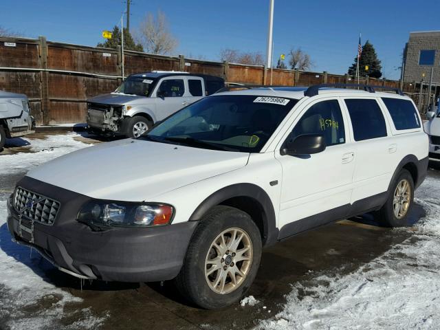 YV1SZ59H941168766 - 2004 VOLVO XC70 WHITE photo 2