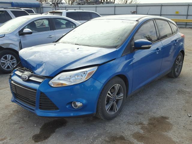 1FAHP3K27CL299705 - 2012 FORD FOCUS SE BLUE photo 2