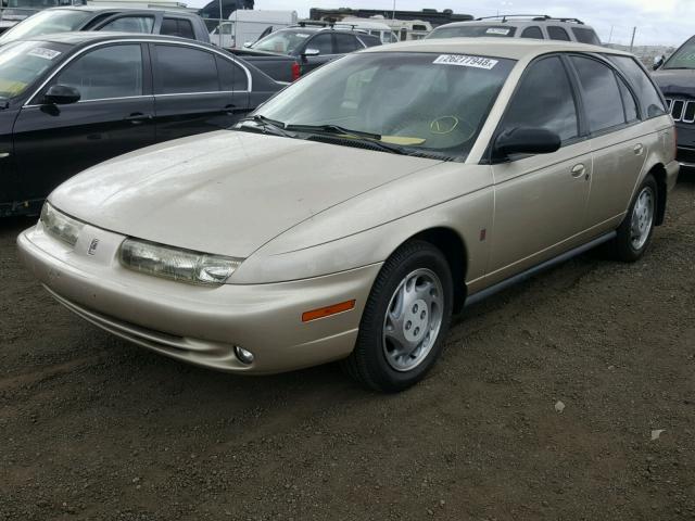 1G8ZJ827XVZ176905 - 1997 SATURN SW2 GOLD photo 2