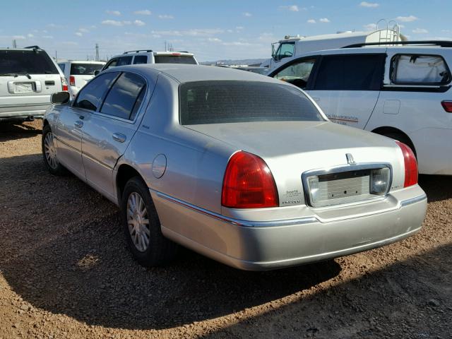 1LNHM81W33Y700301 - 2003 LINCOLN TOWN CAR E GRAY photo 3