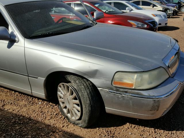 1LNHM81W33Y700301 - 2003 LINCOLN TOWN CAR E GRAY photo 9