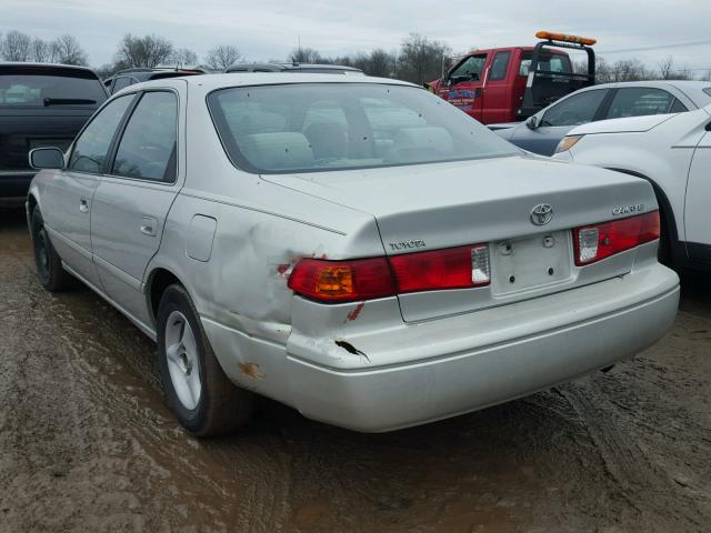 4T1BG22K6YU663555 - 2000 TOYOTA CAMRY CE SILVER photo 3