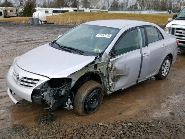 2T1BU4EEXDC920643 - 2013 TOYOTA COROLLA BA SILVER photo 2