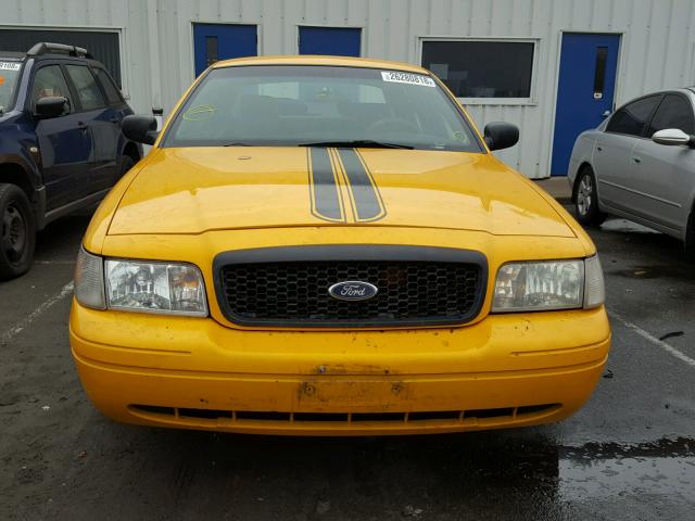 2FABP7AV3BX112809 - 2011 FORD CROWN VICT YELLOW photo 9