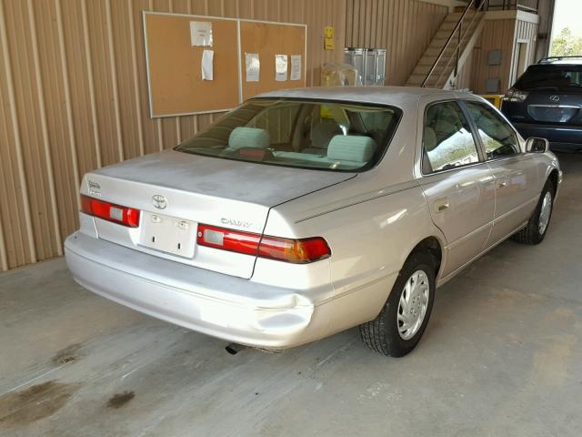 4T1BG22K0VU787882 - 1997 TOYOTA CAMRY CE GOLD photo 4