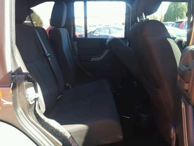 1C4BJWDG6JL829557 - 2018 JEEP WRANGLER U GRAY photo 6