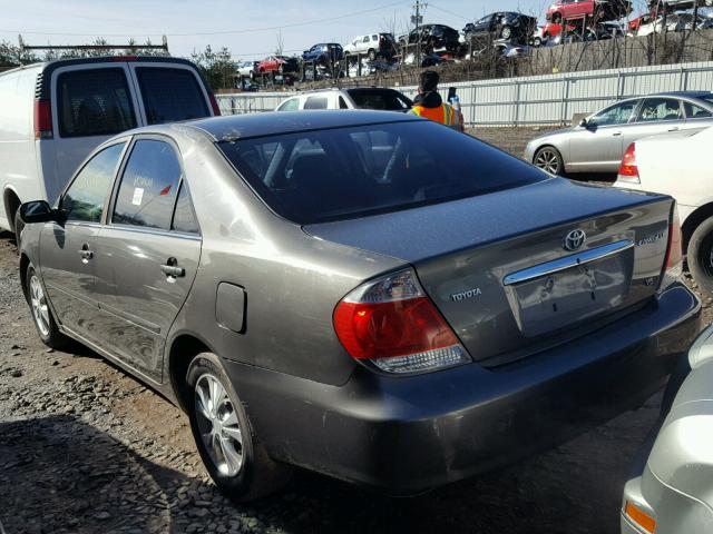 4T1BF32K75U609573 - 2005 TOYOTA CAMRY LE GRAY photo 3