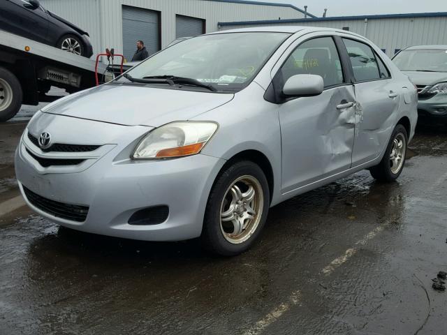 JTDBT923571041286 - 2007 TOYOTA YARIS SILVER photo 2