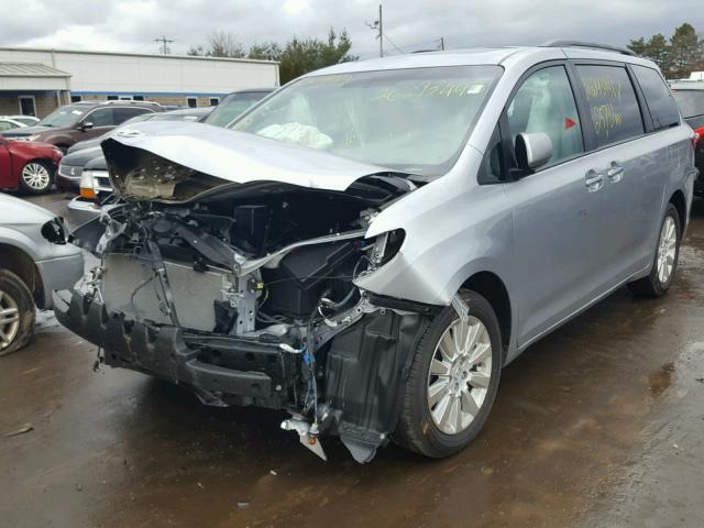 5TDDK3DC7FS095115 - 2015 TOYOTA SIENNA XLE SILVER photo 2