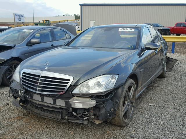 WDDNG77X48A180690 - 2008 MERCEDES-BENZ S63 AMG GRAY photo 2