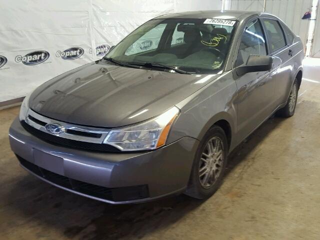 1FAHP35N69W182999 - 2009 FORD FOCUS SE GRAY photo 2