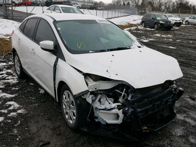 1FAHP3F27CL452495 - 2012 FORD FOCUS SE WHITE photo 1