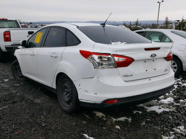 1FAHP3F27CL452495 - 2012 FORD FOCUS SE WHITE photo 3