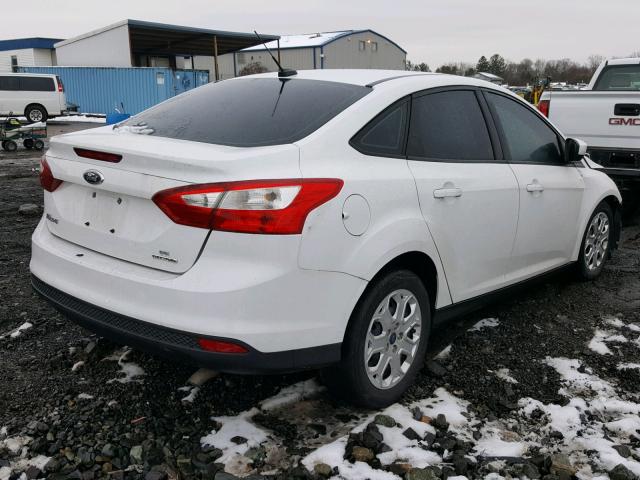 1FAHP3F27CL452495 - 2012 FORD FOCUS SE WHITE photo 4