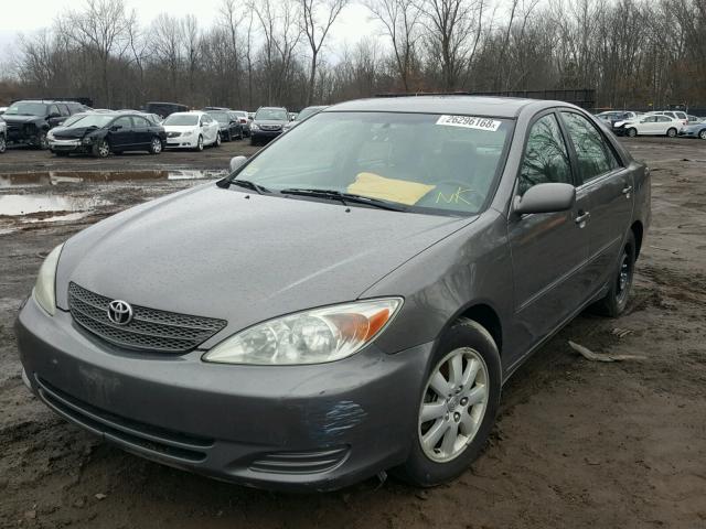 4T1BF30KX2U522376 - 2002 TOYOTA CAMRY LE GRAY photo 2