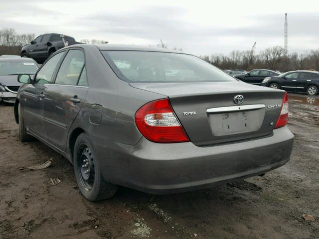 4T1BF30KX2U522376 - 2002 TOYOTA CAMRY LE GRAY photo 3