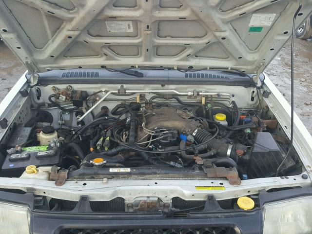 5N1ED28Y5YC601409 - 2000 NISSAN XTERRA XE SILVER photo 7