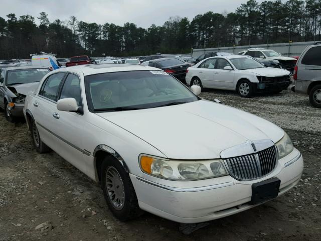 1LNHM83W72Y644827 - 2002 LINCOLN TOWN CAR C WHITE photo 1