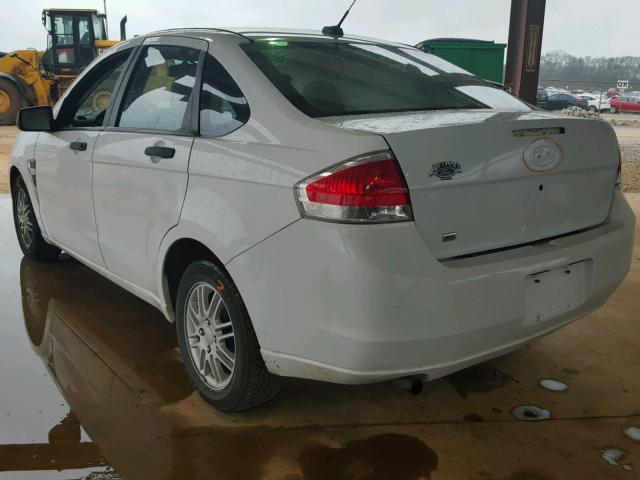 1FAHP35N28W268521 - 2008 FORD FOCUS SE WHITE photo 3