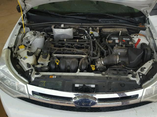 1FAHP35N28W268521 - 2008 FORD FOCUS SE WHITE photo 7