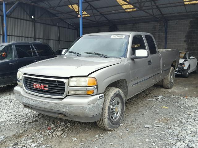 1GTGC29U2YE383073 - 2000 GMC NEW SIERRA SILVER photo 2