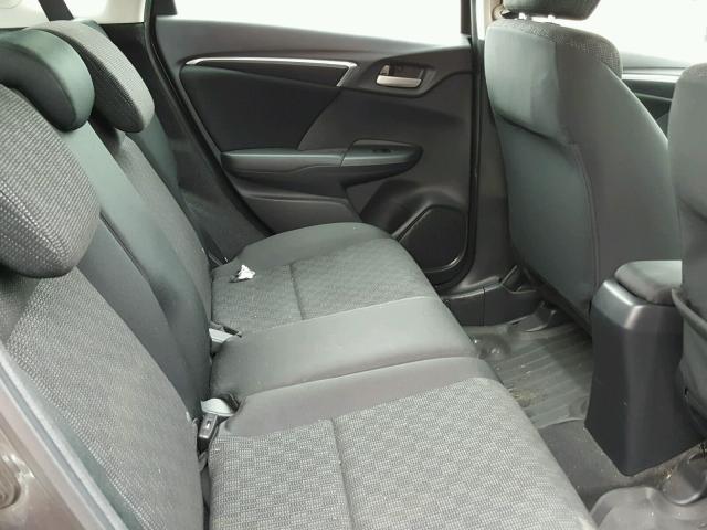 3HGGK5G56FM726833 - 2015 HONDA FIT LX رمادي صورة 6