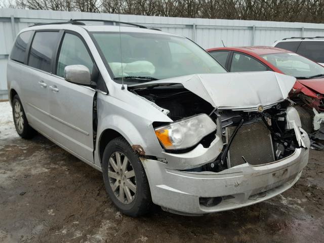 2A8HR54P18R733164 - 2008 CHRYSLER TOWN & COU SILVER photo 1