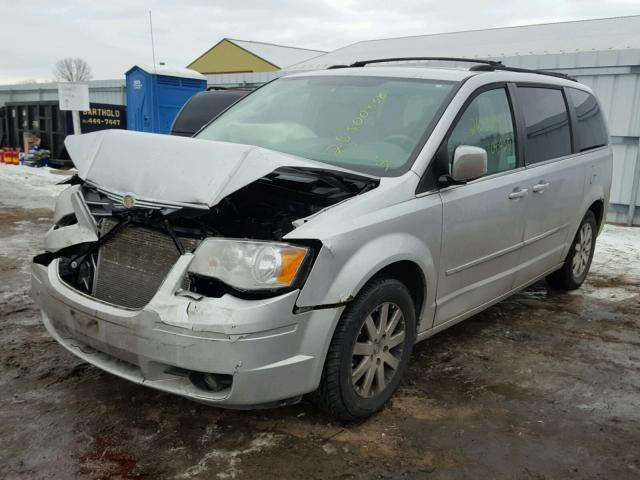 2A8HR54P18R733164 - 2008 CHRYSLER TOWN & COU SILVER photo 2