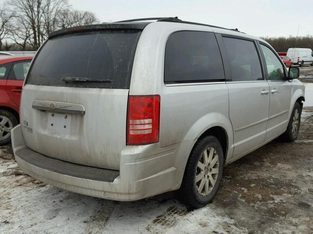 2A8HR54P18R733164 - 2008 CHRYSLER TOWN & COU SILVER photo 4