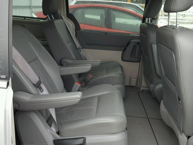 2A8HR54P18R733164 - 2008 CHRYSLER TOWN & COU SILVER photo 6