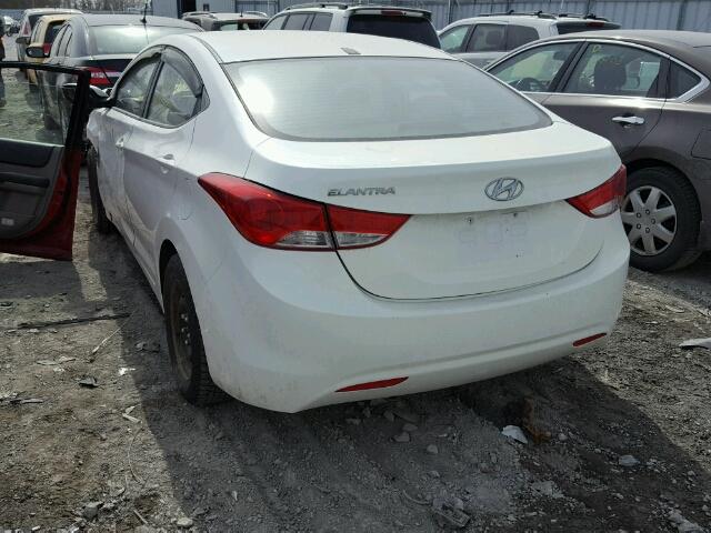 5NPDH4AE2BH020154 - 2011 HYUNDAI ELANTRA GL WHITE photo 3