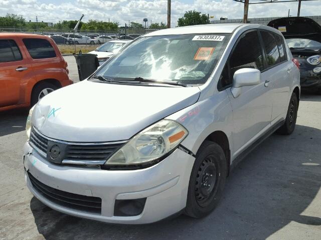 3N1BC13EX9L390587 - 2009 NISSAN VERSA S/SL SILVER photo 2