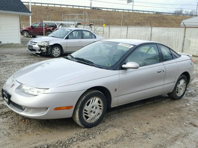 1G8ZY1279YZ109008 - 2000 SATURN SC2 SILVER photo 2