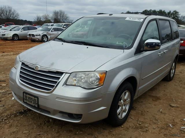 2A8HR54P38R110385 - 2008 CHRYSLER TOWN & COU SILVER photo 2